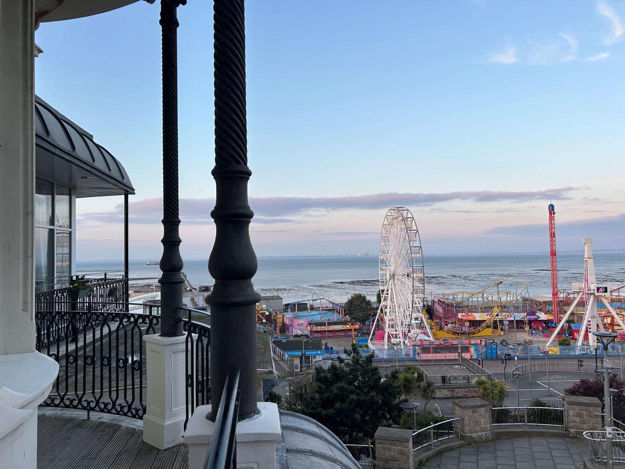 Park Inn By Radisson Palace Southend-on-Sea Exterior photo