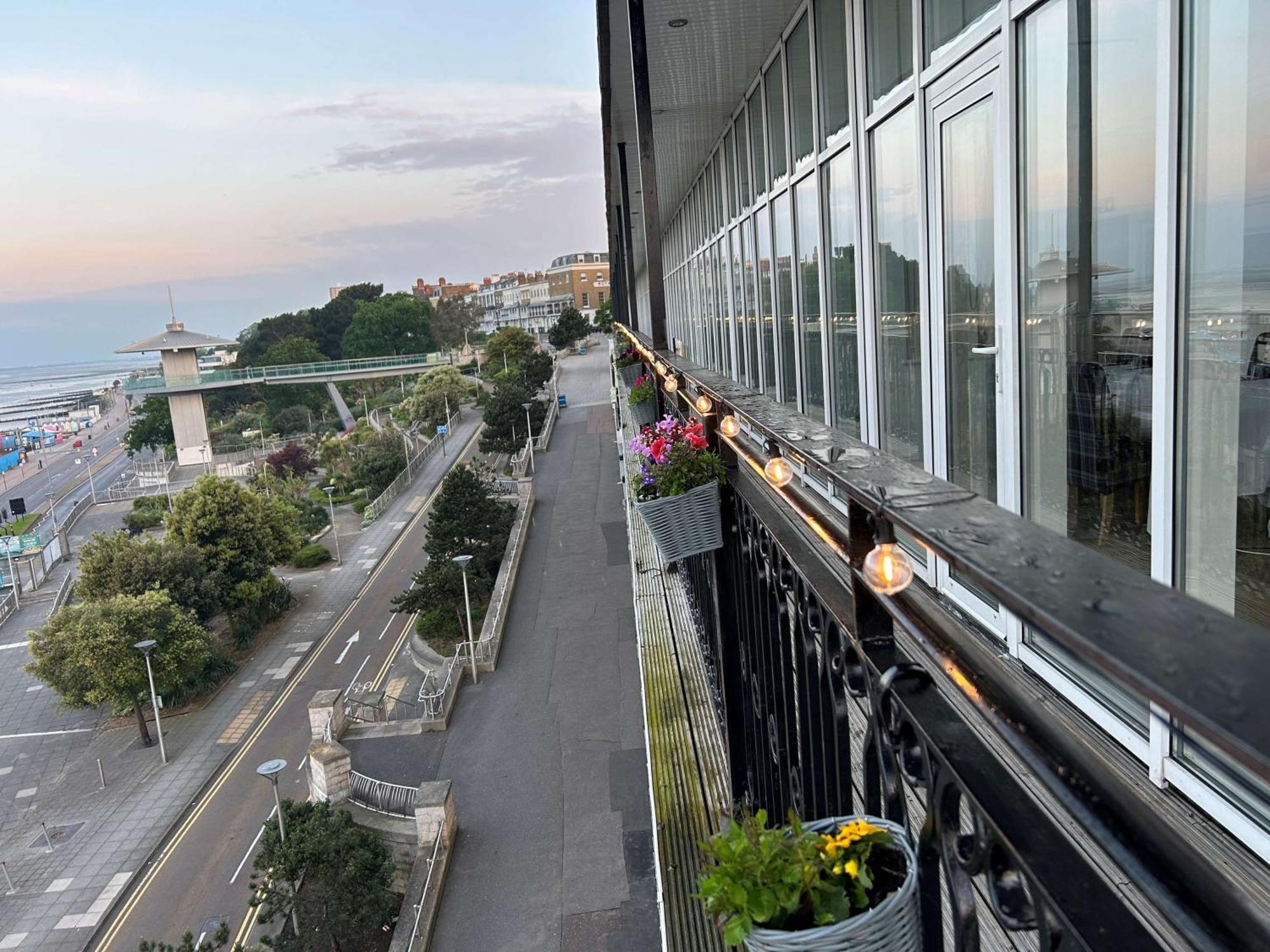 Park Inn By Radisson Palace Southend-on-Sea Exterior photo